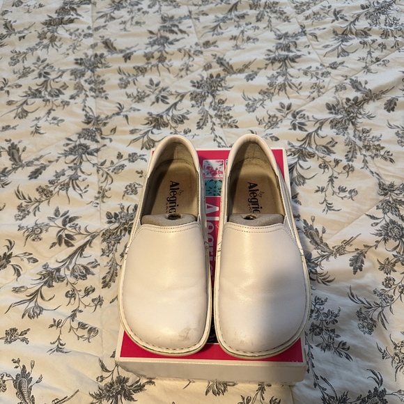 White alegria clogs, size 6 - Picture 2 of 3